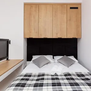Center Mezzanine Chmielna By Renters Warszawa